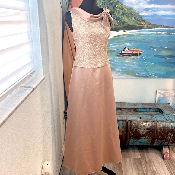 VTG Patra,Shimmering Gold Upper,Gorgeous Draped Neck,Excellent Condition,Size 8 - Picture 1 of 8